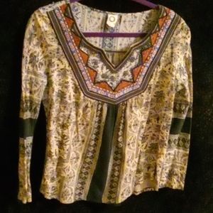 Akemi + kin shirt size medium